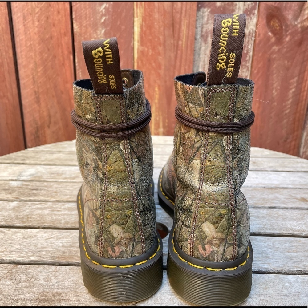 Dr. Martens 1460 Tate Britain Richard Dadd Victorian Boots Women’s - Picture 4 of 11